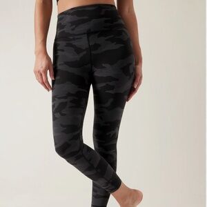Athleta Elation Camo 7/8 Leggings 2X XXL Grey